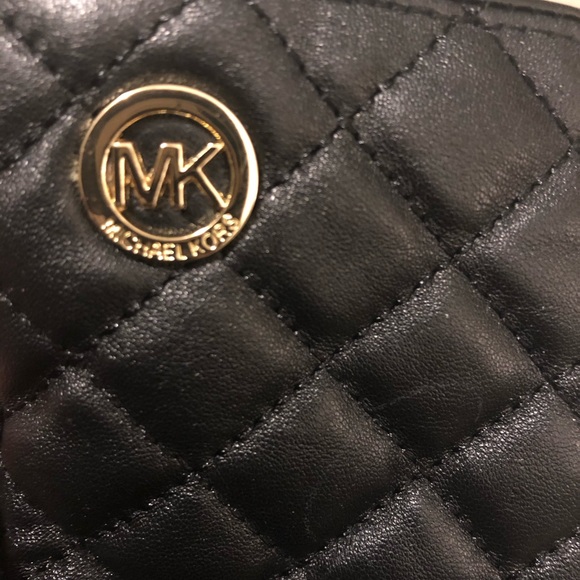 Michael Kors Black Quilted Gloves - Picture 7 of 8